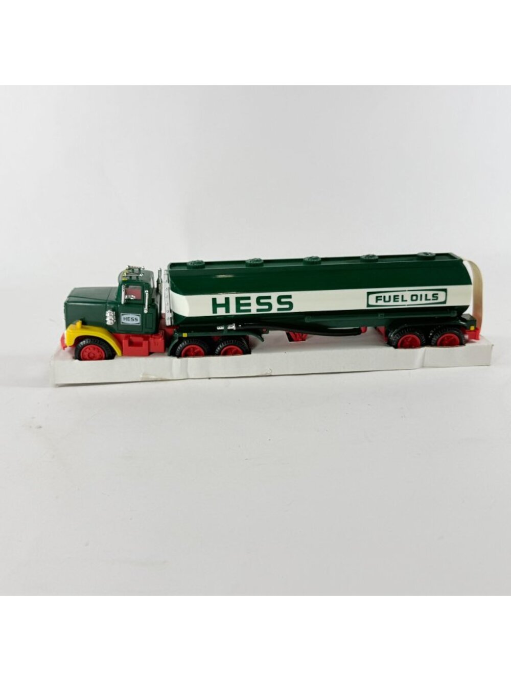 Vintage 1984 Plastic Hess Fuel Oils Tanker Bank Truck Toy Green/White/Yellow